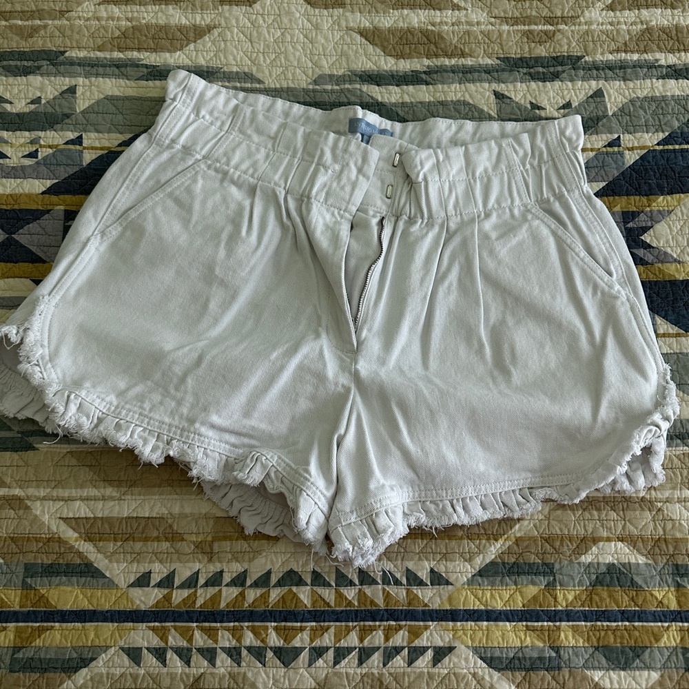ANTONIO MELANI High Waist White Ruffled Shorts